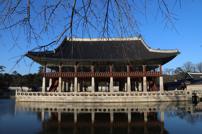 Seoul: Guided Korean Monster Tour at Gyeongbok Palace