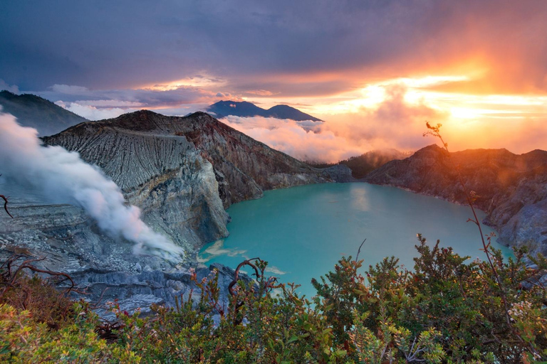 From Bali: Ijen Sunrise Tour & Breakfast at Local Restaurant
