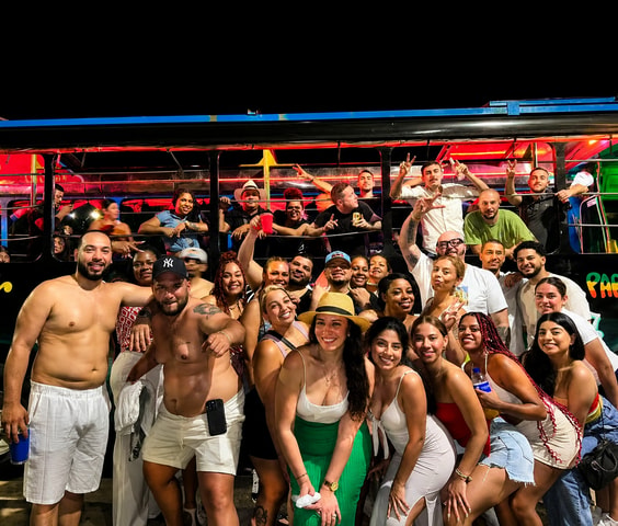 Cartagena by Night: Chiva Rumbera & Club