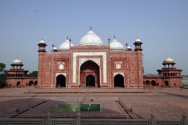 From Delhi: Taj Mahal and Agra Fort Tour with Fatehpur Sikri Tour without Lunch and Entry Tickets