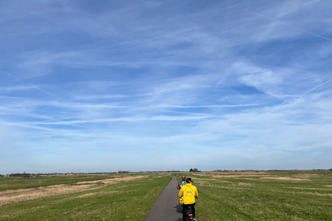 Amsterdam: Dutch Countryside E-Bike with Cheese & Clogs