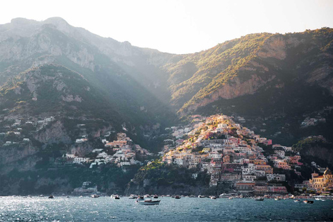 Von Sorrento aus: Positano & Amalfiküste Kleingruppentour mit dem BootAb Sorrent: Bootstour in kleiner Gruppe nach Positano & Amalfiküste