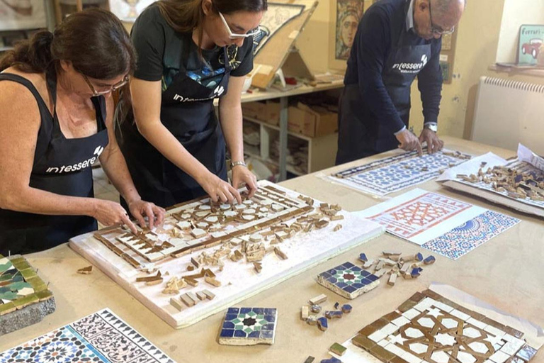丹吉尔工作坊：制作属于你的 Zelij 瓷砖，并将其带回家丹吉尔工作坊：制作自己的 Zelij 瓷砖并带回家