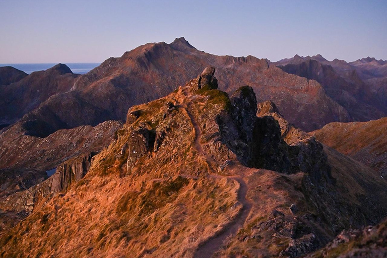 Svolvær: wycieczka z przewodnikiem i przekąskamiSvolvær: Wycieczka z przewodnikiem i przekąskami