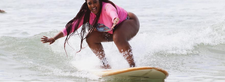 Tamarindo : cours de surf avec moniteur et équipement