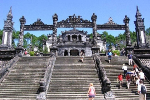 Wycieczka prywatnym samochodem do miasta Hue i powrót z Hoi An/Da Nang