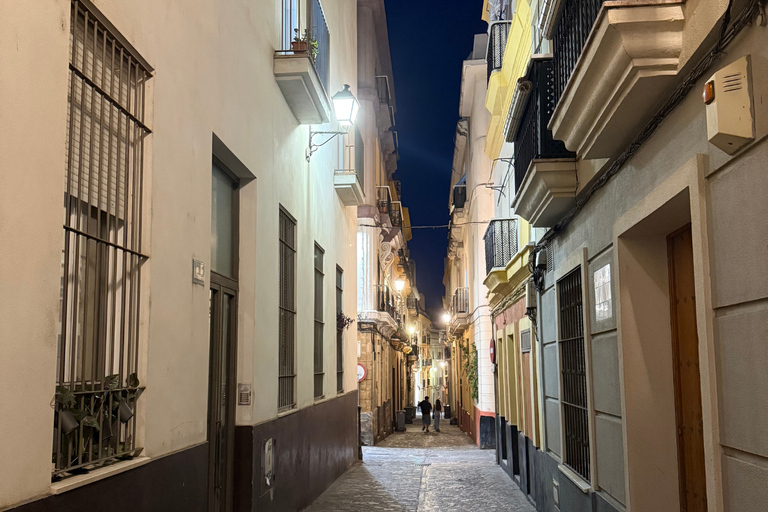 Cádiz by Night: Legends, Ghosts, and Dark Stories Cádiz by Night: Legends, Ghosts & Dark Stories