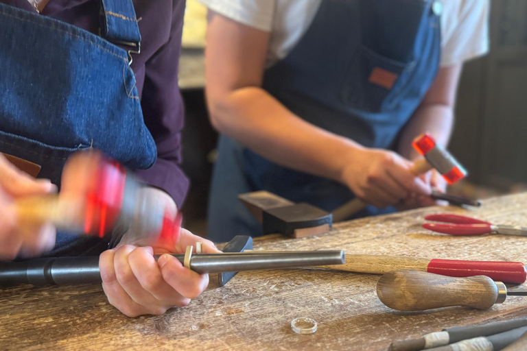 Bruges : Atelier de fabrication de bagues en argent