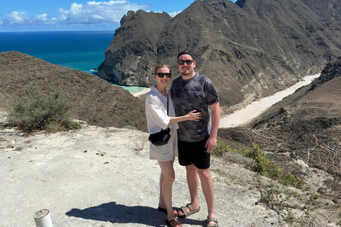 Sterrenlicht aan de kust: een avontuur met een terreinwagen en overnachting op Fazayah BeachSterrenlichtkusten: 4WD-avontuur met overnachting op Fazayah Beach