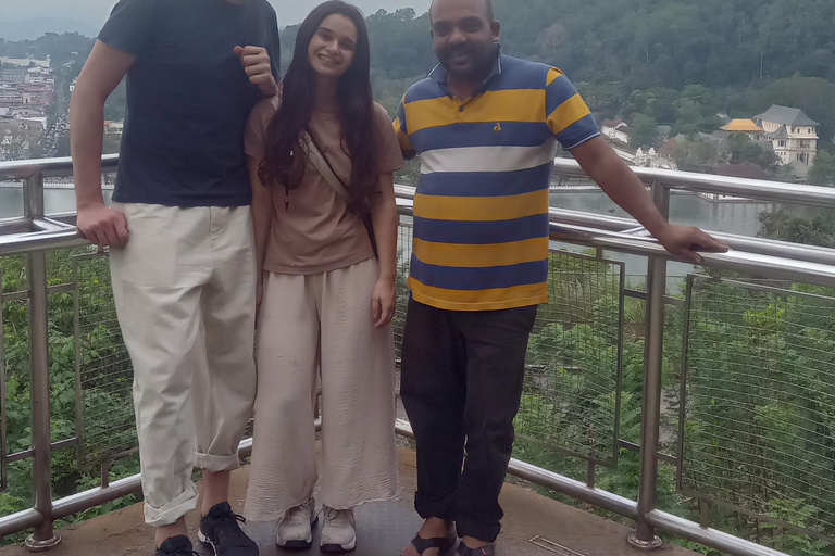 The Best Kandy Tuk-Tuk city Tour with a Professional Guide