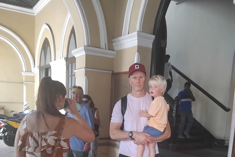 Explore Cultural Colombo and Local Cuisine Tour by bus