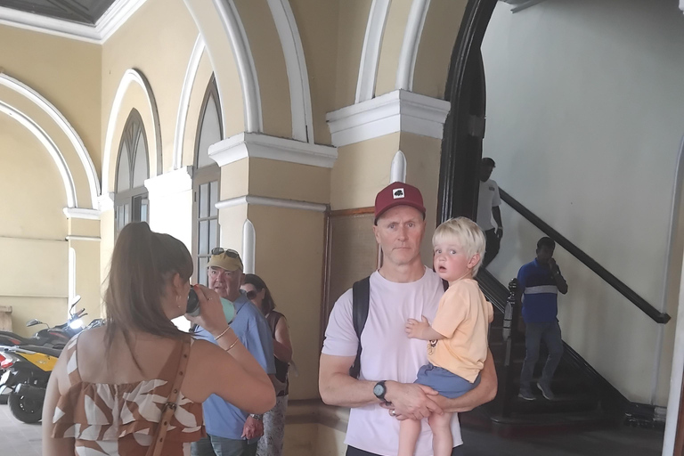 Explore Cultural Colombo and Local Cuisine Tour by bus