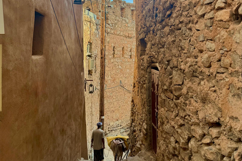 Nizwa, Al Hamra & Misfat Al Abriyeen: Guided tour in German.