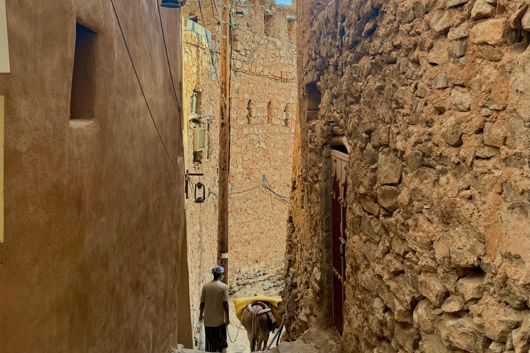 Nizwa, Al Hamra & Misfat Al Abriyeen: Guided tour in German.