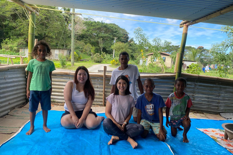 Wycieczka półdniowa do wioski Nalesutale z wędrówką po lesie deszczowymOdbiór z hoteli Fiji Marriott/Lautoka/Lautoka Wharf