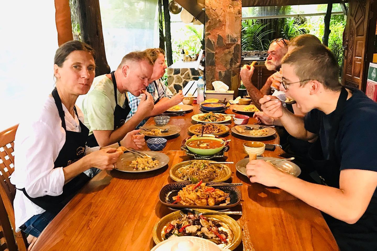 Khao Lak : Cours de cuisine d'une demi-journée et chasse aux ingrédients