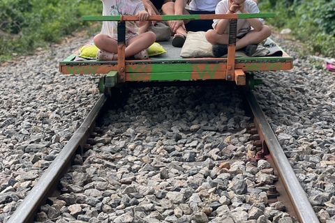 Tour di mezza giornata al treno di bambù, alla batcaverna e alla grotta dell&#039;uccisione