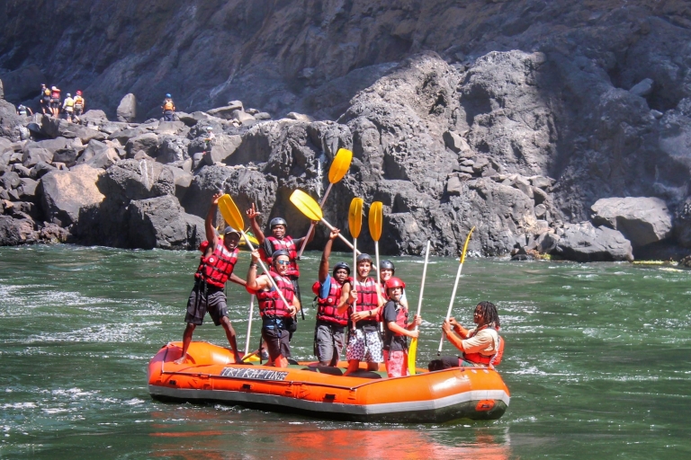 Aventura familiar de rafting en el río Zambeze