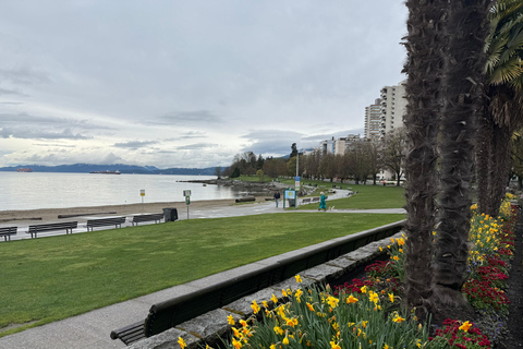 Vancouver: Hop-On Hop-Off City Tour by Car, Small Group