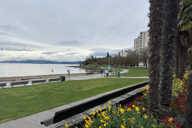 Vancouver: Hop-On Hop-Off City Tour by Car, Small Group