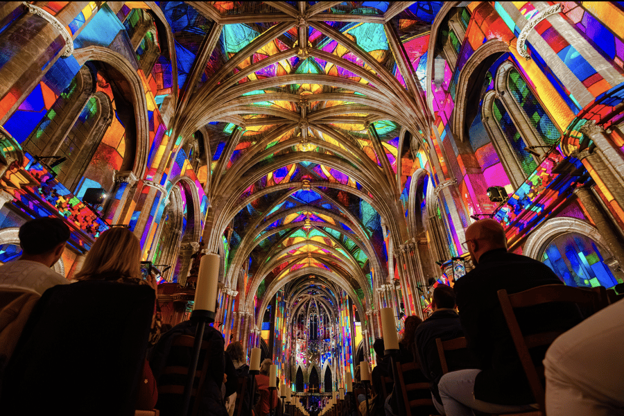 Paris: 360°-Immersionsshow, Église Saint-Eustache. Foto: GetYourGuide