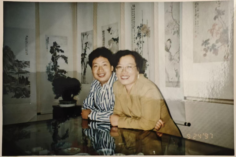 Hangzhou: Dine at Local Home with English Speaking Hosts