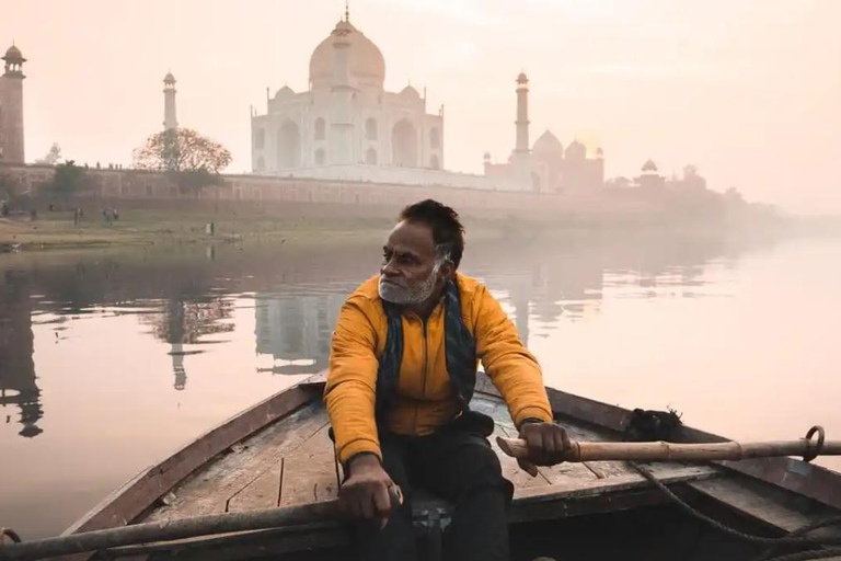 Depuis Delhi : visite du Taj Mahal et d'Agra le même jour avec promenade en bateauExcursion avec voiture climatisée, chauffeur, guide, déjeuner, entrée, promenade en bateau.