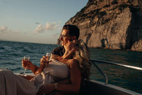 Sorrento: Private Sunset Cruise