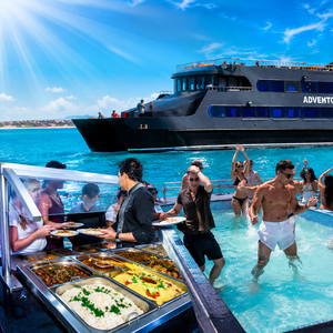 Hurghada: Luxury Catamaran Semi Submarine & Island & Sunset