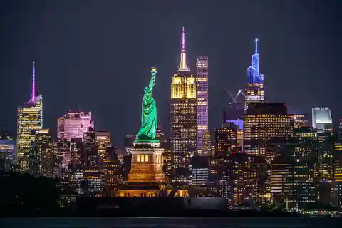 NYC at Night: 3-Hour Luxury Bus Tour of Top Highlights