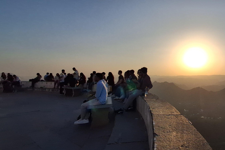 Monsoon Palace visit with Hotel Pickup-dropoff All Inclusive Guided Hiking at Monsoon Palace with Lunch