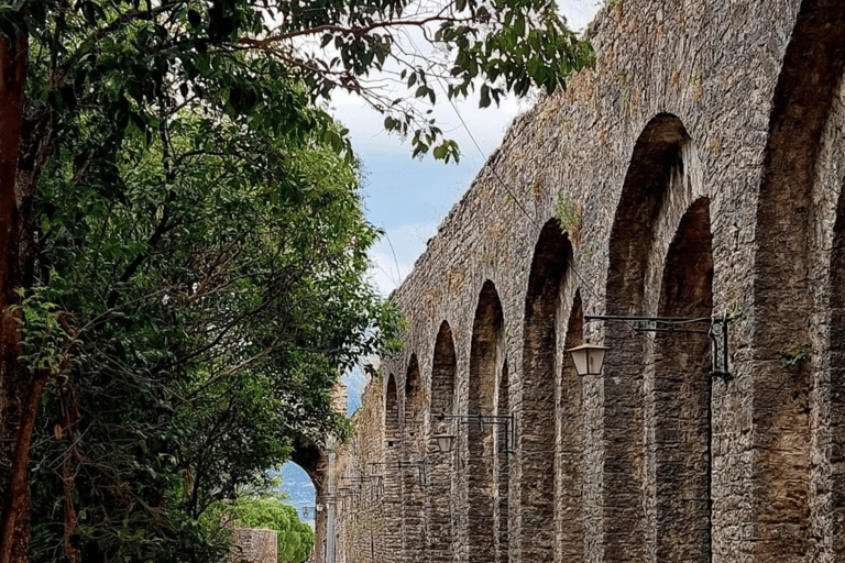 Z Tirany: Gjirokastër UNESCO i Blue Eye – wycieczka 1-dniowa z przewodnikiemZ Tirany: Gjirokastër UNESCO i Blue Eye wycieczka 1-dniowa z przewodnikiem