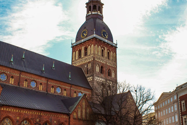 Riga: Old Town Walking Tour & 14-Beer Tasting