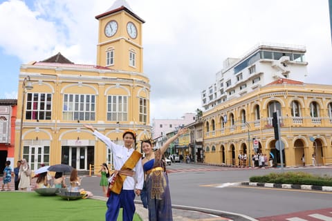 Phuket: Private Tour with Traditional Thai Costume Rental
