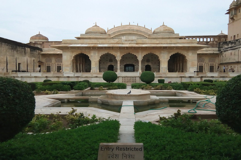 7-daagse India Taj Mahal-tour met ranthambore-tijgersafariTour met alleen een comfortabele auto en lokale gids met airconditioning