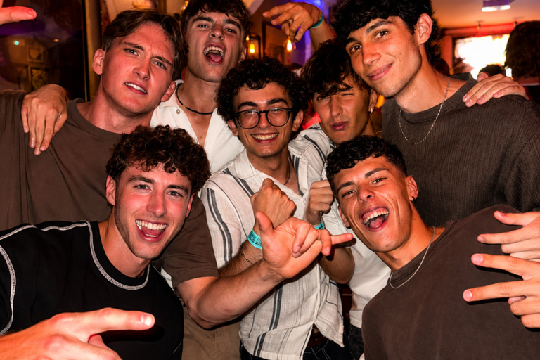 Munich: Top Pub Crawl with Shots and Free Nightclub Entry