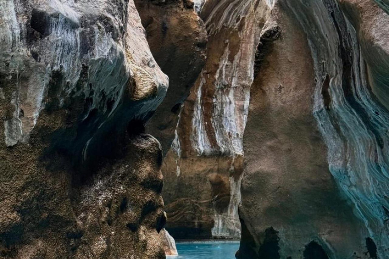 From Muscat: Hidden Canyon Hike & Sulfur-Rich Natural Pools Muscat: Hidden Canyon & Sulfur-Rich Natural Pools