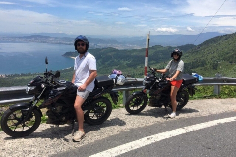 Highlight Rider Tour via Hai Van pas vanuit Hue of Hoi An