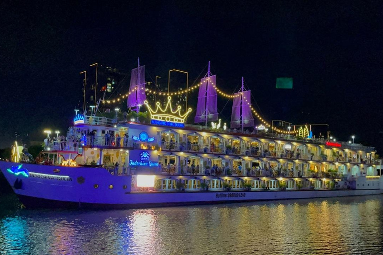 Abendessen auf einer Kreuzfahrt auf dem Saigon-Fluss