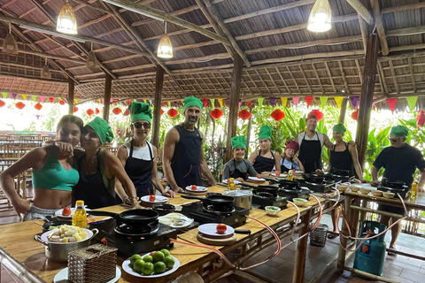 Hoi An: Market Tour, Cooking Class, and Basket Boat