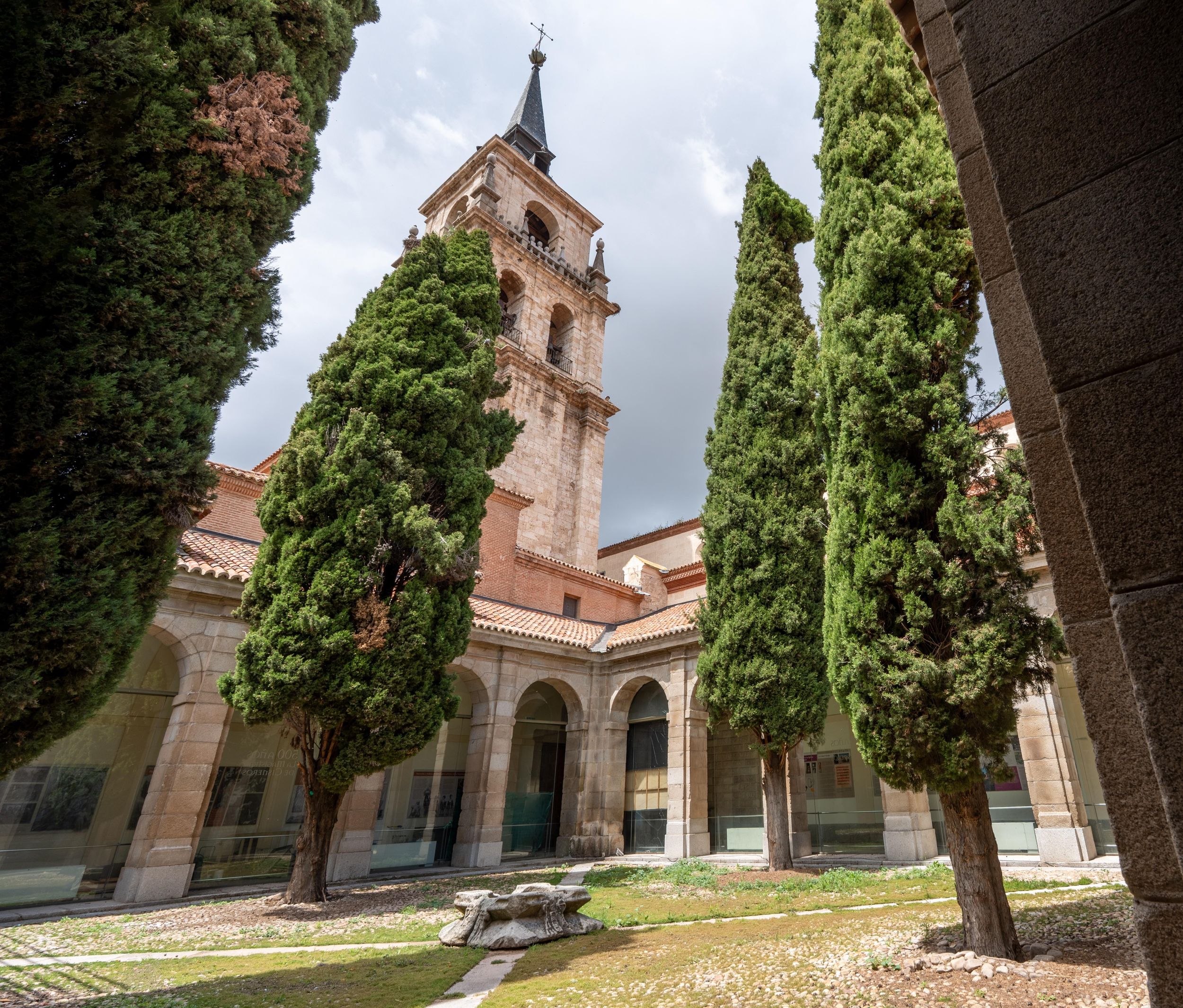 Eintritt in die Kathedrale San Bernardo de Alcalá de Henarés