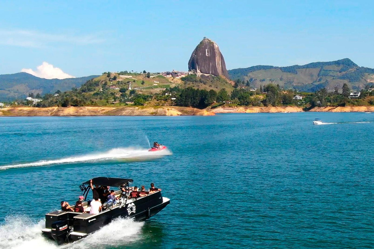 Van Guatape: Pablo Escobar Mansion, Paintball &amp; boottocht