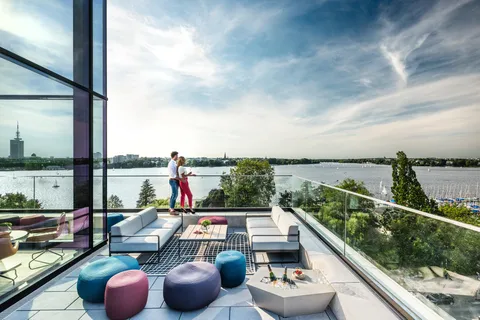 Moin Comedy Club: Rooftop Comedy mit Blick auf die Alster