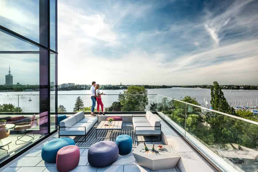 Moin Comedy Club: Rooftop-Comedy mit Blick auf die Alster. Foto: GetYourGuide
