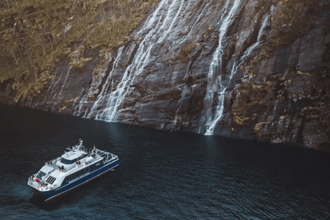 Best of Bergen: Fjord Cruise and Guided City Walk