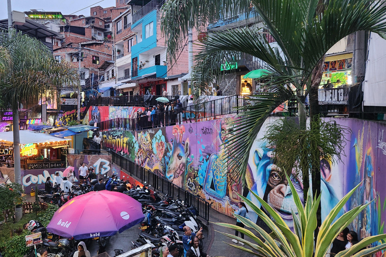 Tour privato nel comune 13: grafitour, gastronomia, museo EscobarTour privato nel comune 13: graffiti, gastronomia, museo Escobar