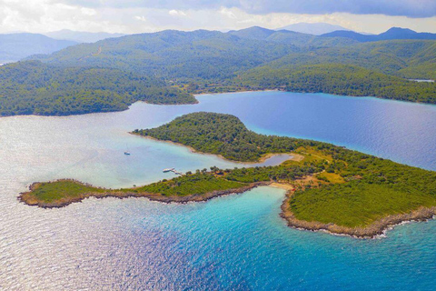 Marmaris: Cleopatra Island Boat Tour with Swimming Stops