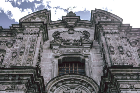 Quito Historic Center: Professional Photoshoot at Iconic Locations Long Session