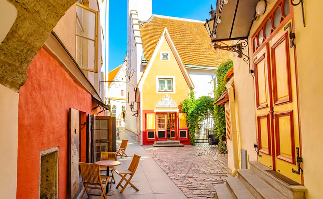 Tales of Tallinn: 4-hour Combo Bus &amp; Walking Tour