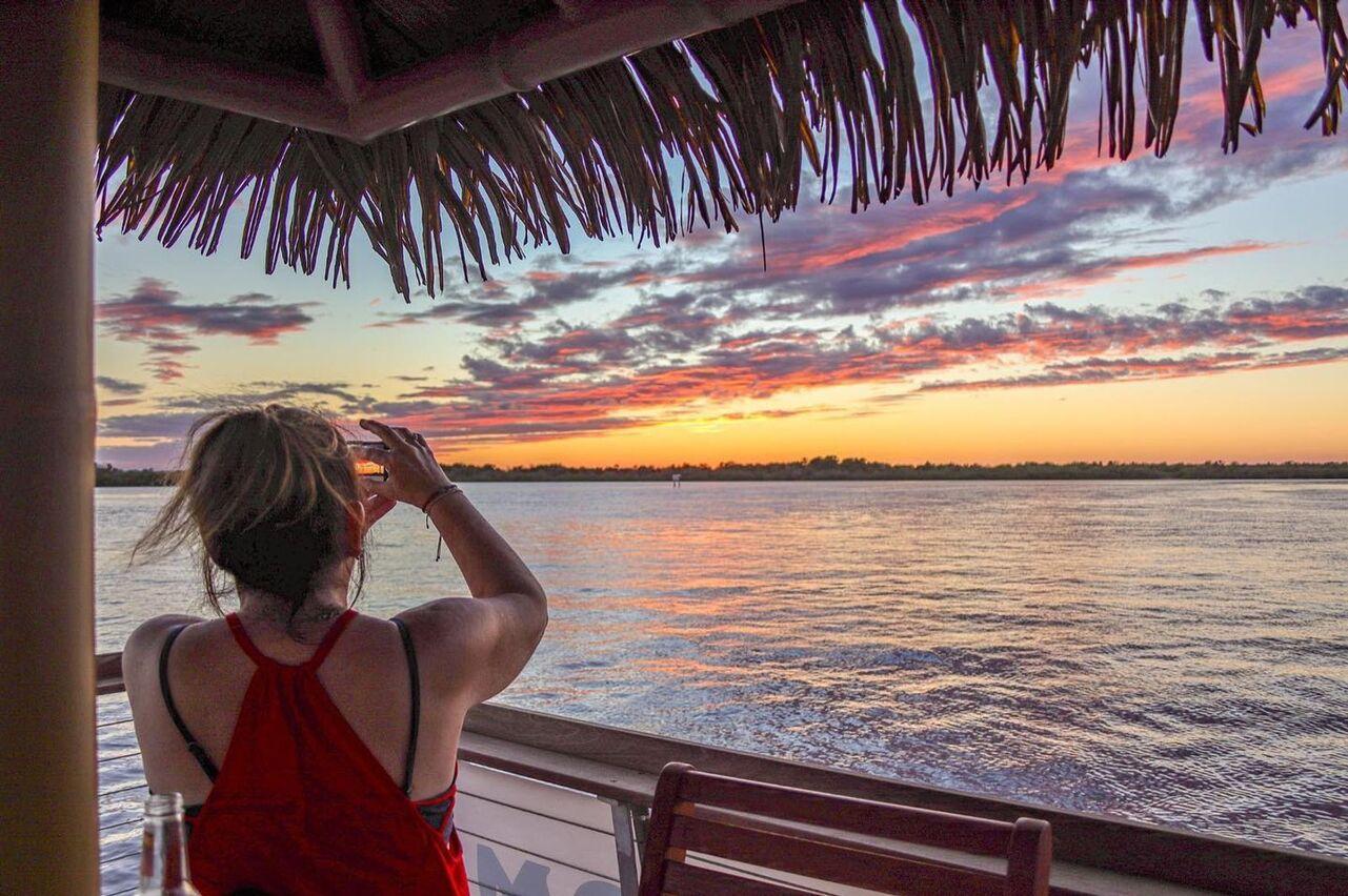 Cincinnati: Private tropische Tiki-Bootstour für 14 Passagiere